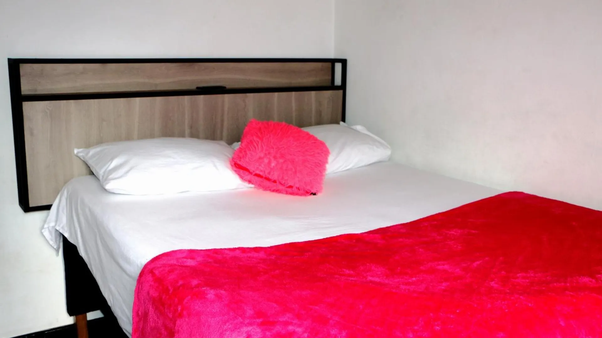 Aparta Suite Torre De Prado 401 Medellin Apartment