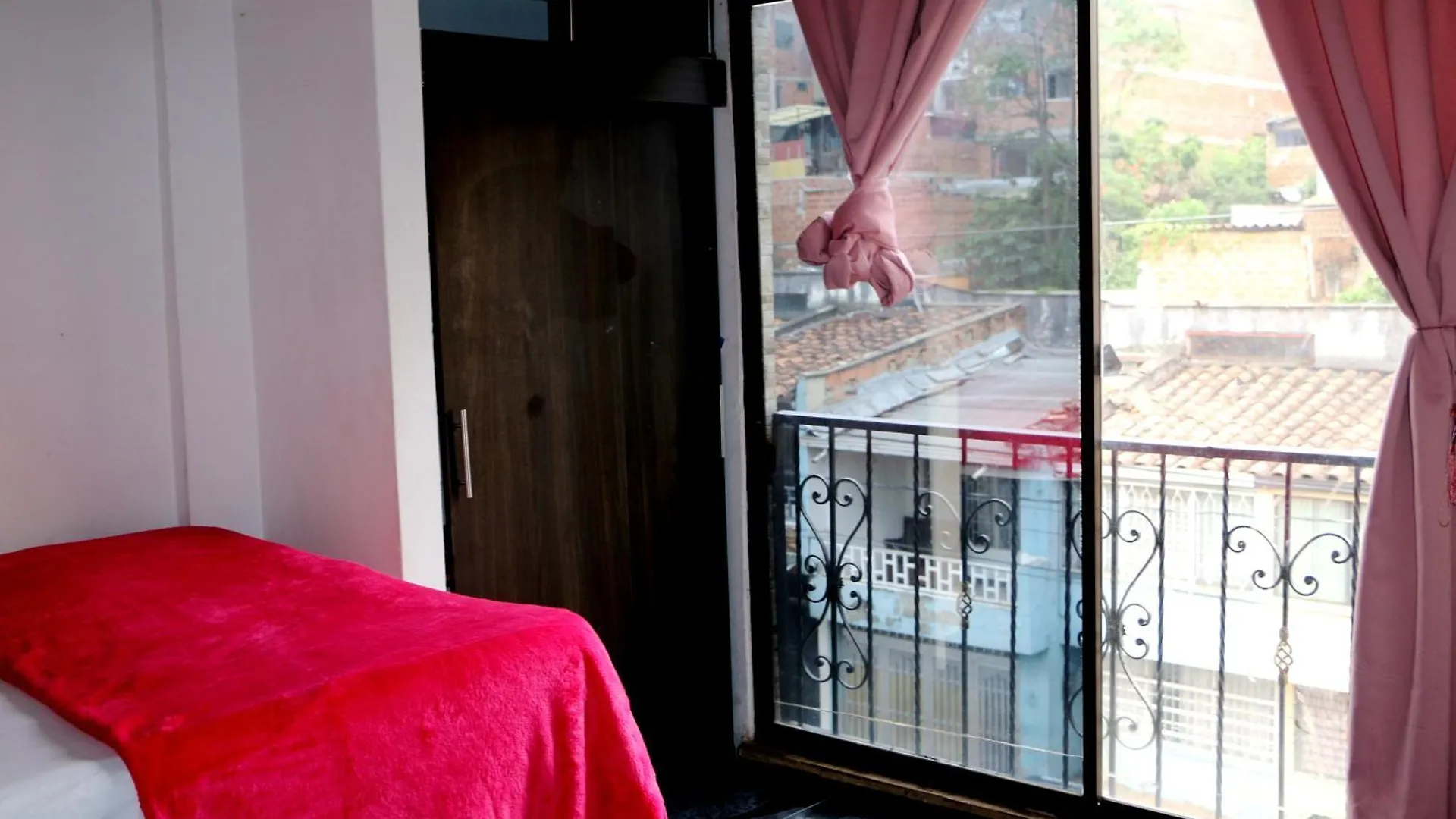 Aparta Suite Torre De Prado 401 Medellin Apartment